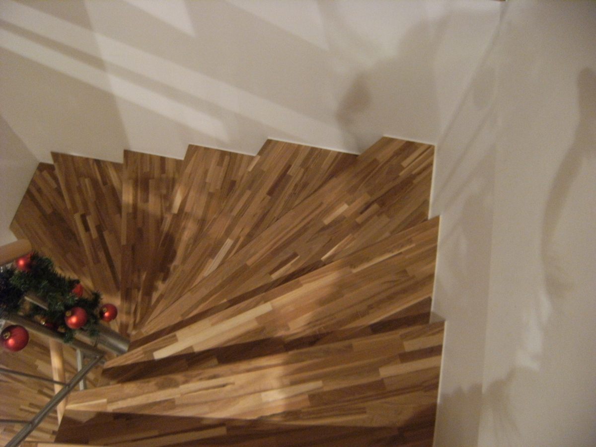 Treppenstufen Eiche Massivholz auf Beton